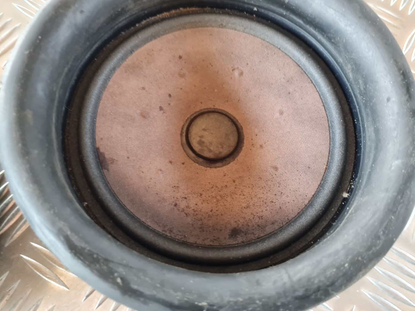 Durvju skaļrunis, apakšā priekš VW GOLF IV 1999 2 Durvju skaļrunis, apakšā priekš VW GOLF IV 1999