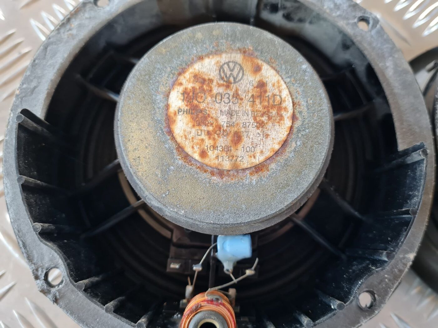 Durvju skaļrunis, apakšā priekš VW GOLF IV 1999 3 Durvju skaļrunis, apakšā priekš VW GOLF IV 1999