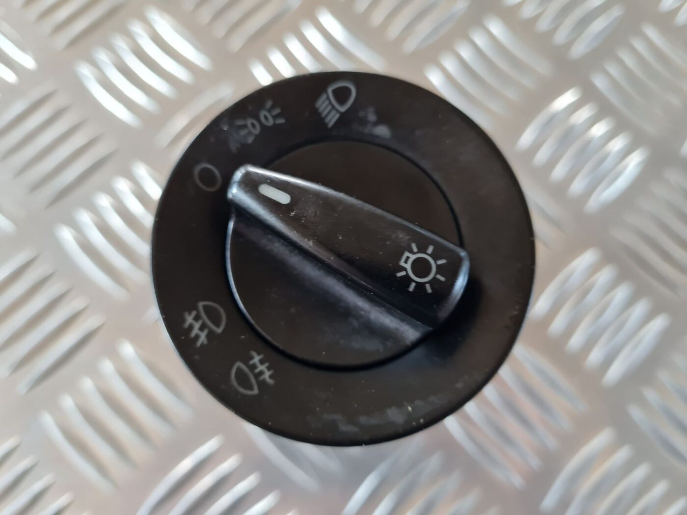 Gaismas slēdzis priekš VW GOLF IV 1999 2 Gaismas slēdzis priekš VW GOLF IV 1999