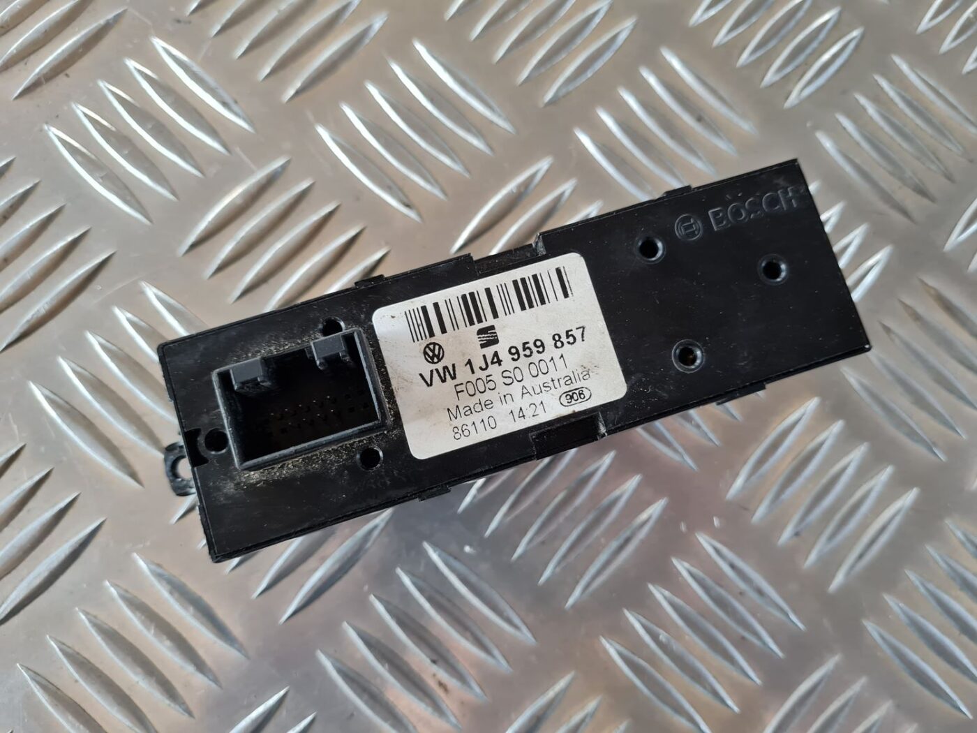 Šofera durvju slēdža pogas priekš VW GOLF IV 1999 4 Šofera durvju slēdža pogas priekš VW GOLF IV 1999