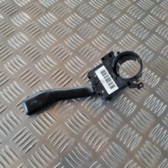 Pagrieziena rādītāju slēdzis priekš VW GOLF IV 1999