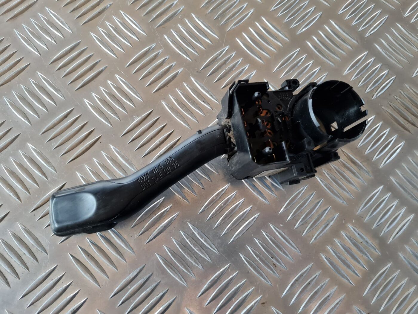 Pagrieziena rādītāju slēdzis priekš VW GOLF IV 1999 6 Pagrieziena rādītāju slēdzis priekš VW GOLF IV 1999