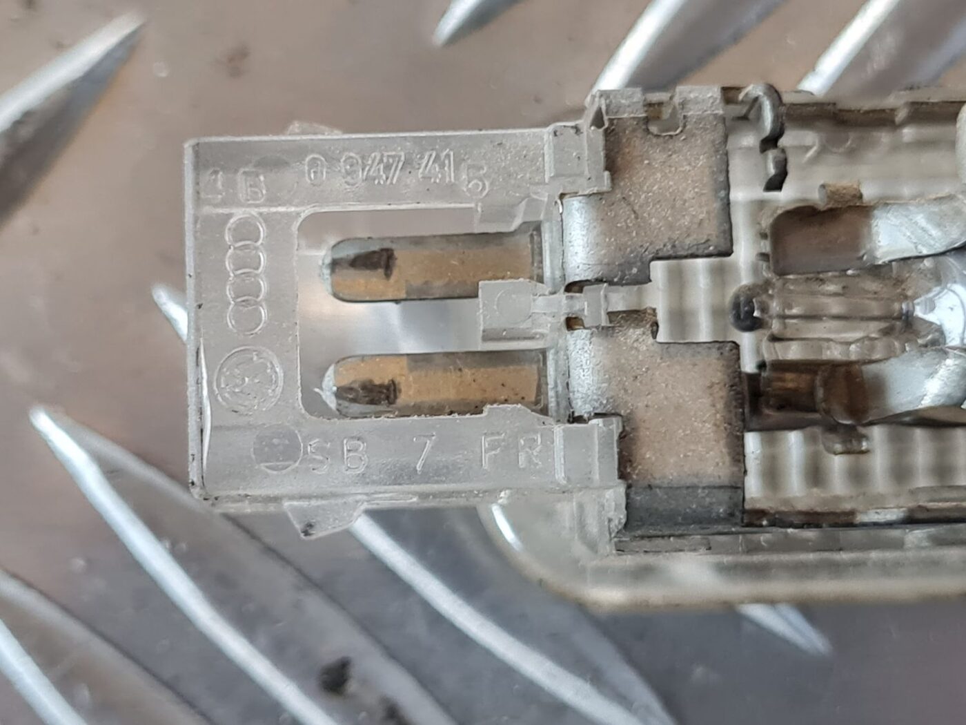 Apgaismojums durvju apdarē priekš VW GOLF IV 1999 3 Apgaismojums durvju apdarē priekš VW GOLF IV 1999