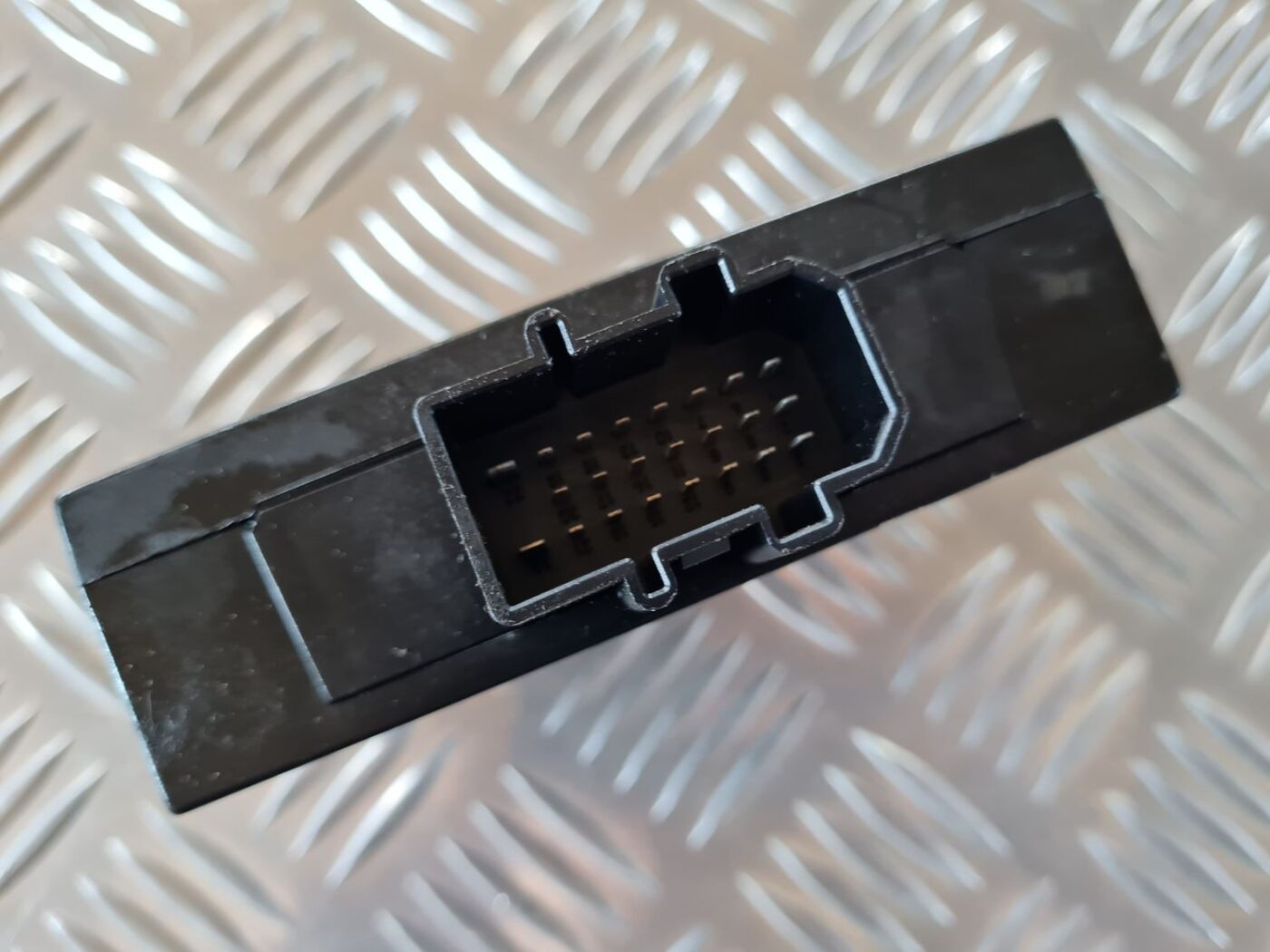 Komforta vadības bloks priekš VW GOLF IV 1999 3 Komforta vadības bloks priekš VW GOLF IV 1999