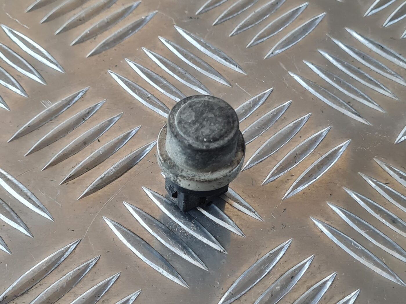 Parkošanās devējs priekš VW GOLF IV 1999 1 Parkošanās devējs priekš VW GOLF IV 1999