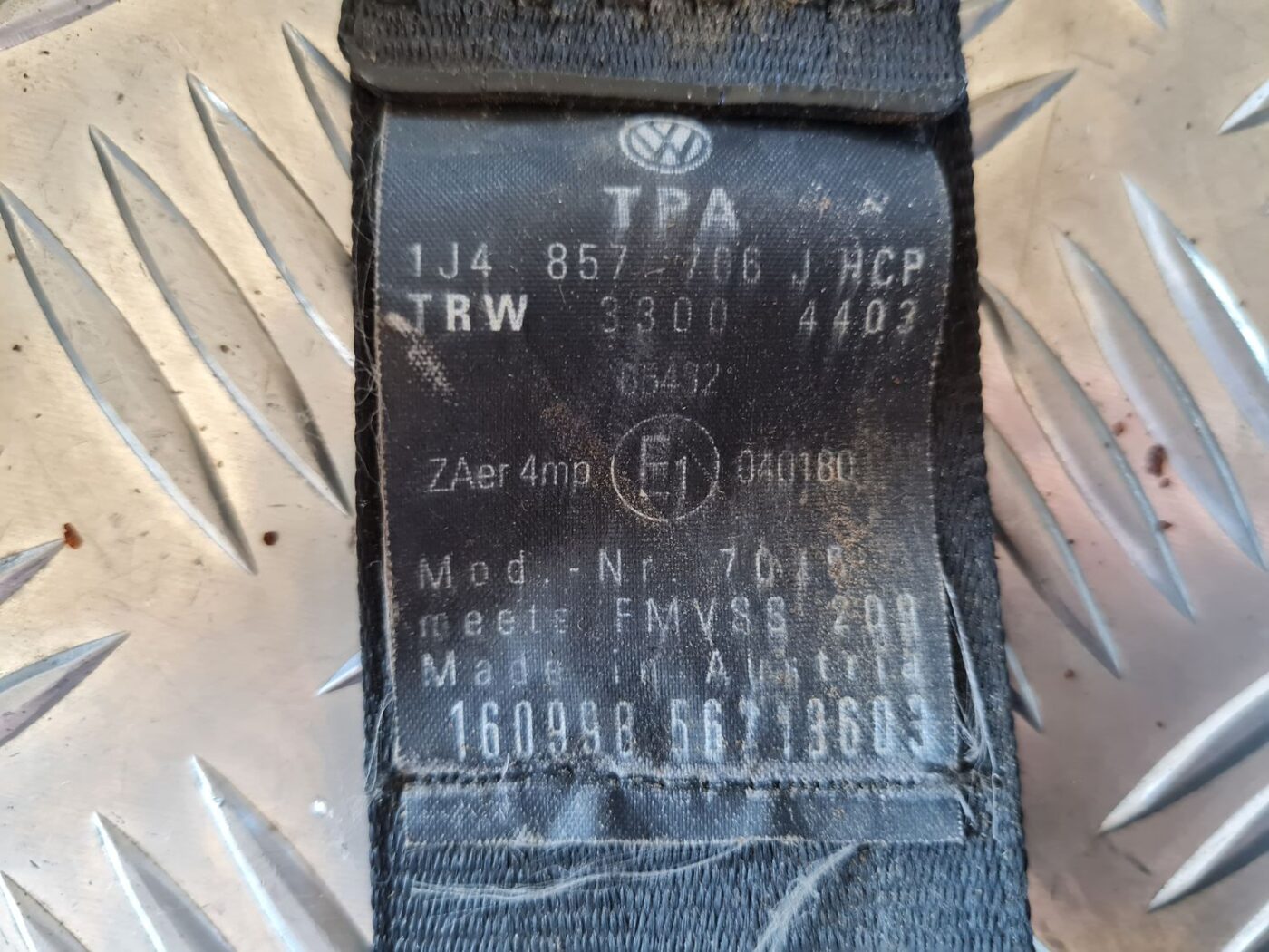 Priekšējā labā drošības josta priekš VW GOLF IV 1999 3 Priekšējā labā drošības josta priekš VW GOLF IV 1999