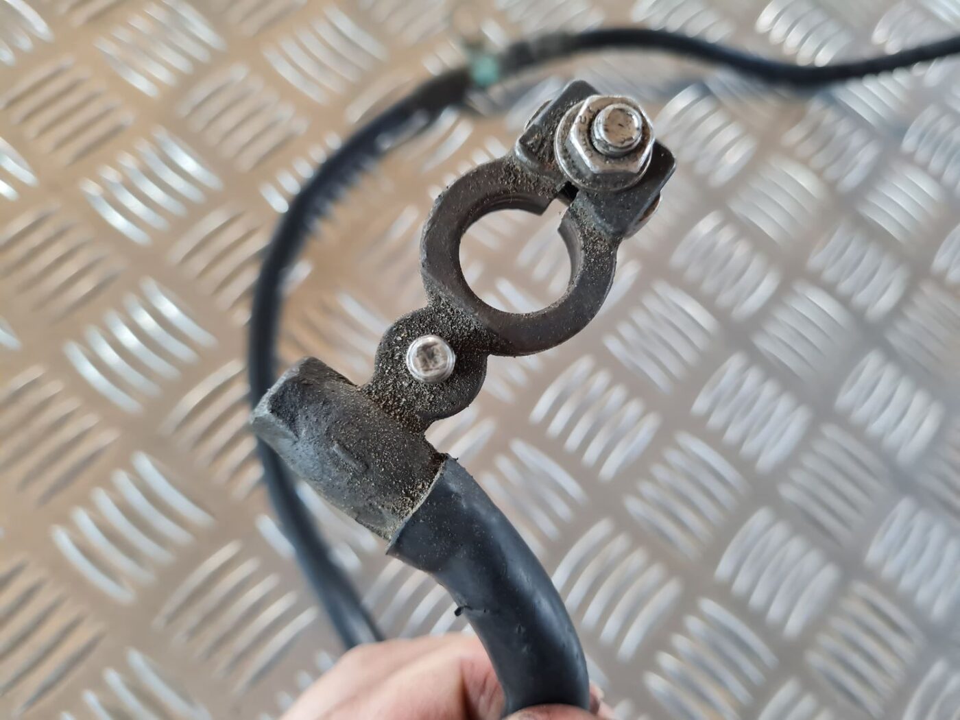 Negatīvais elektrovads priekš VW GOLF IV 1999 2 Negatīvais elektrovads priekš VW GOLF IV 1999