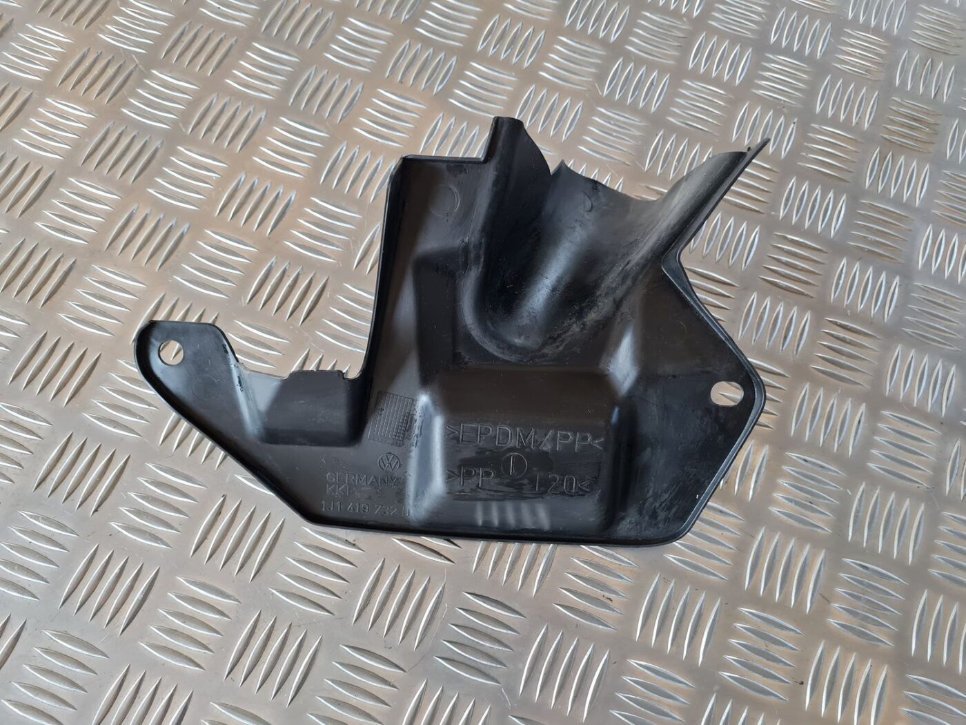 Stūres statnes putekļu aizsargs (salonā) priekš VW GOLF IV 1999 4 Stūres statnes putekļu aizsargs (salonā) priekš VW GOLF IV 1999