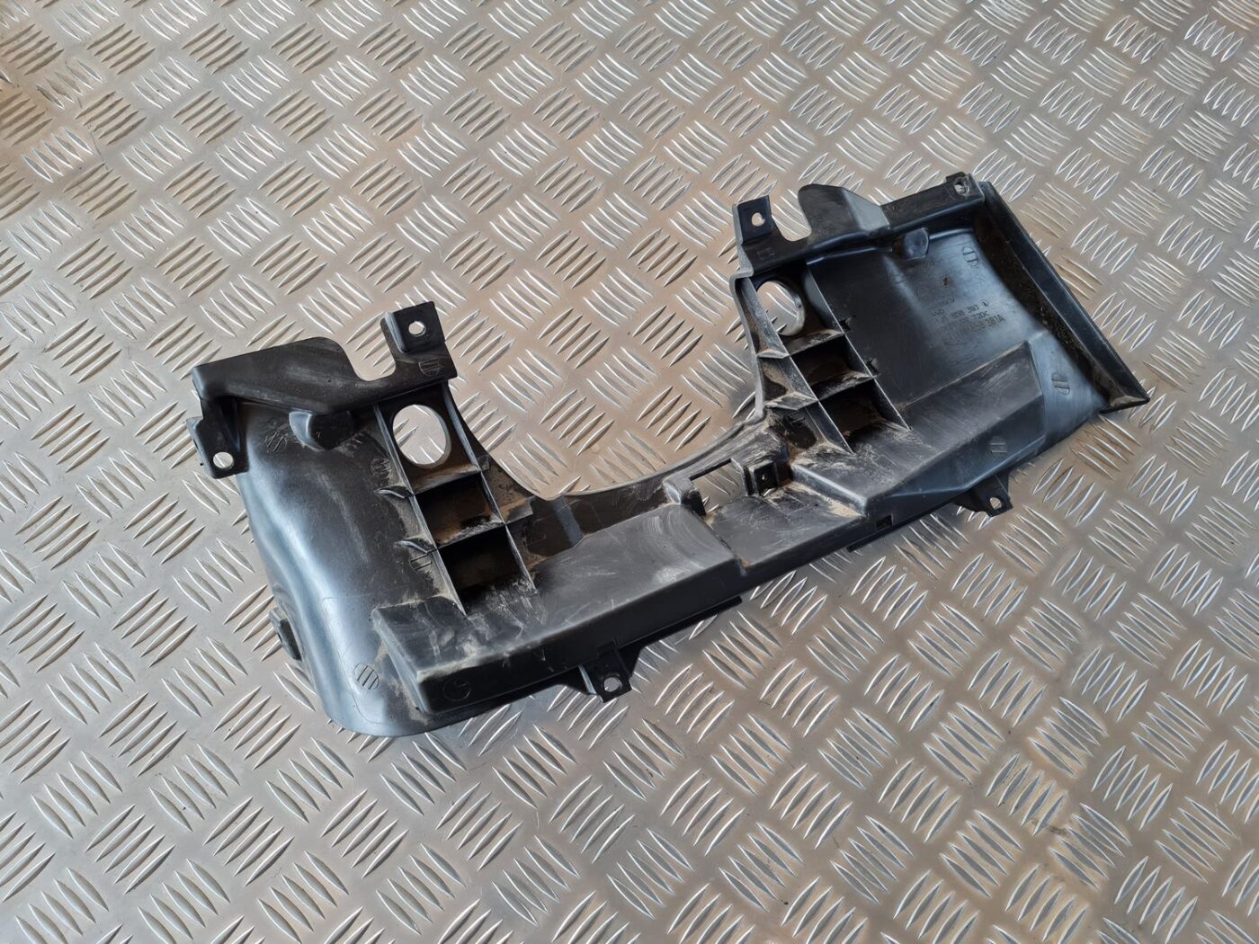 Mērinstrumentu paneļa iekšējā plastmasa priekš VW GOLF IV 1999 2 Mērinstrumentu paneļa iekšējā plastmasa priekš VW GOLF IV 1999