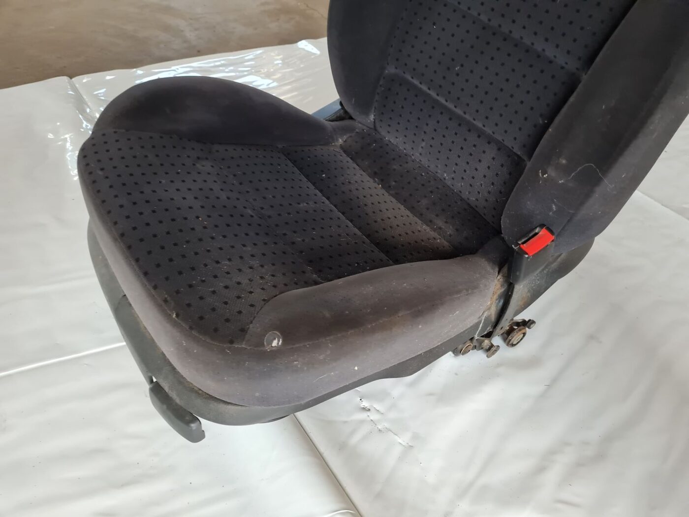 Priekšējais labais sēdeklis priekš VW GOLF IV 1999 6 Priekšējais labais sēdeklis priekš VW GOLF IV 1999