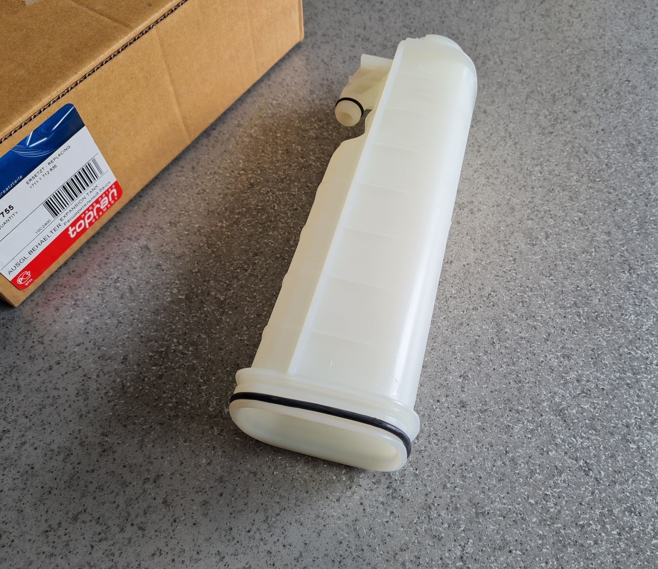 Dzesēšanas šķidruma tvertne priekš 1 Dzesēšanas šķidruma tvertne priekš