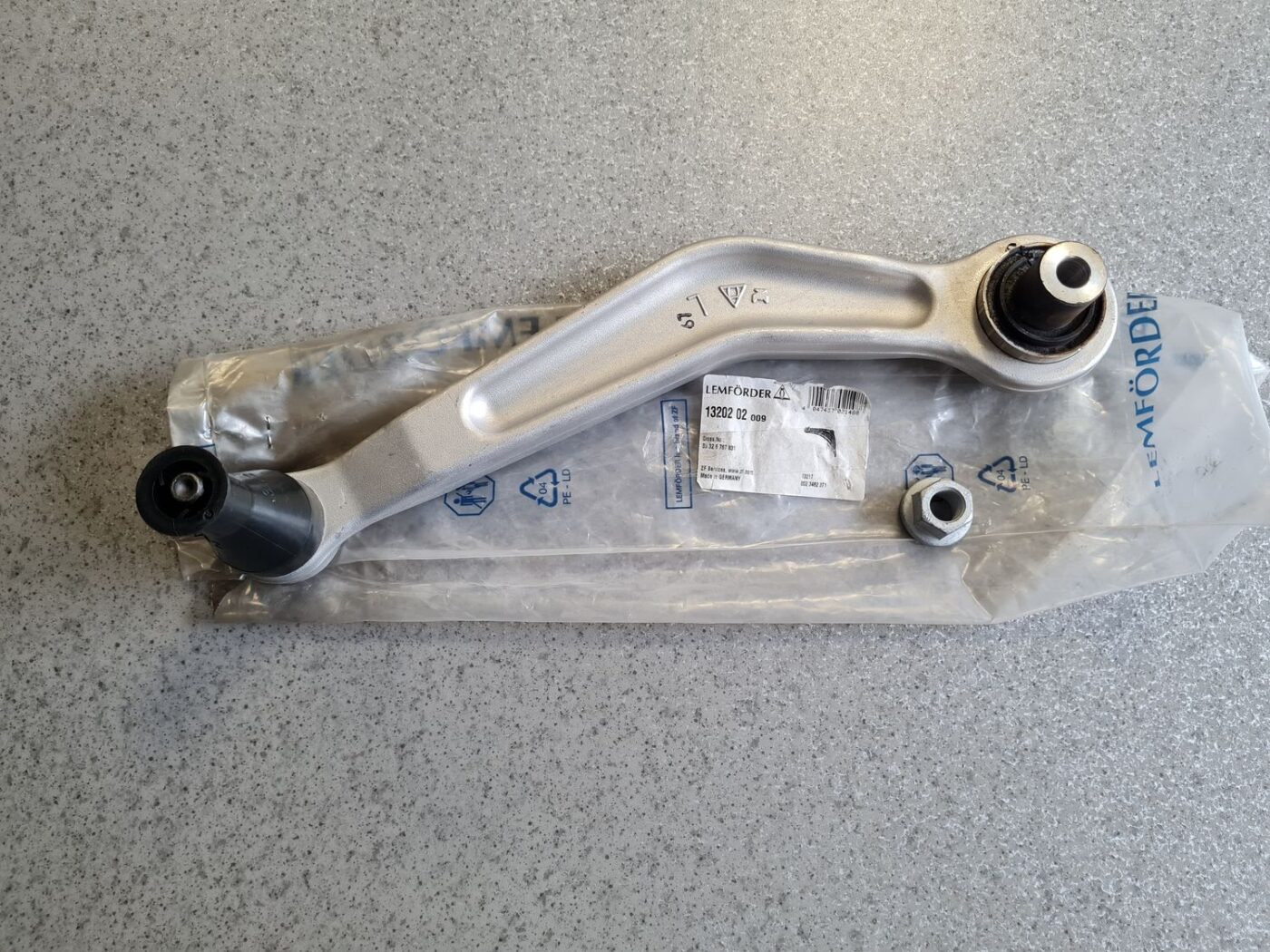 Aizmugures piekares svira priekš 2 Aizmugures piekares svira priekš