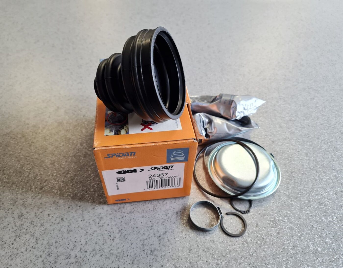 Iekšējais pusass šarnīra putekļu sargs priekš 1 Iekšējais pusass šarnīra putekļu sargs priekš