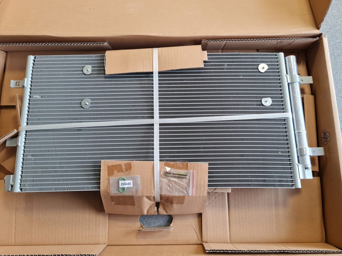 Gaisa kondicioniera radiators priekš 4 Gaisa kondicioniera radiators priekš