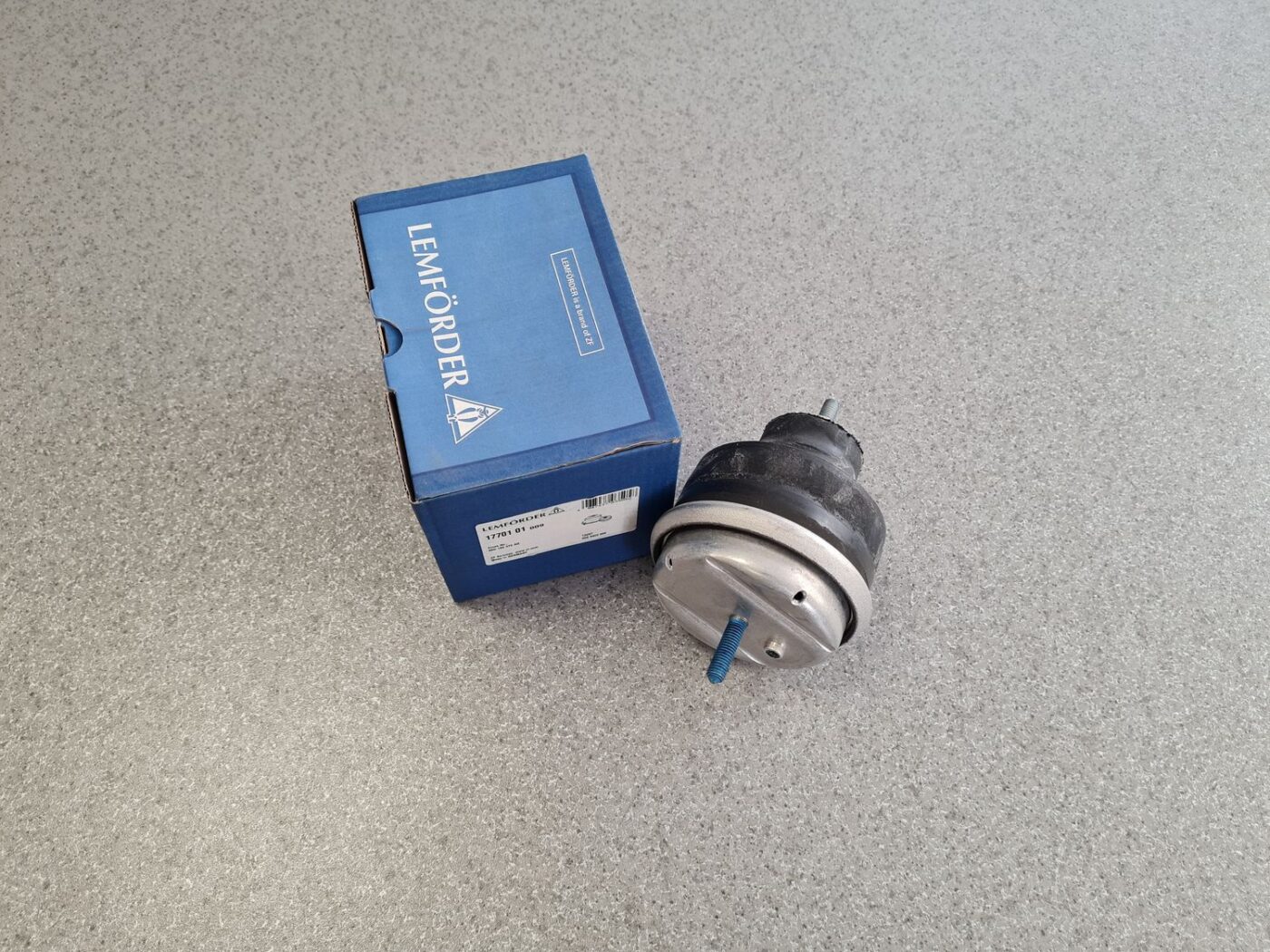 Dzinēja spilvens priekš 1 Dzinēja spilvens priekš