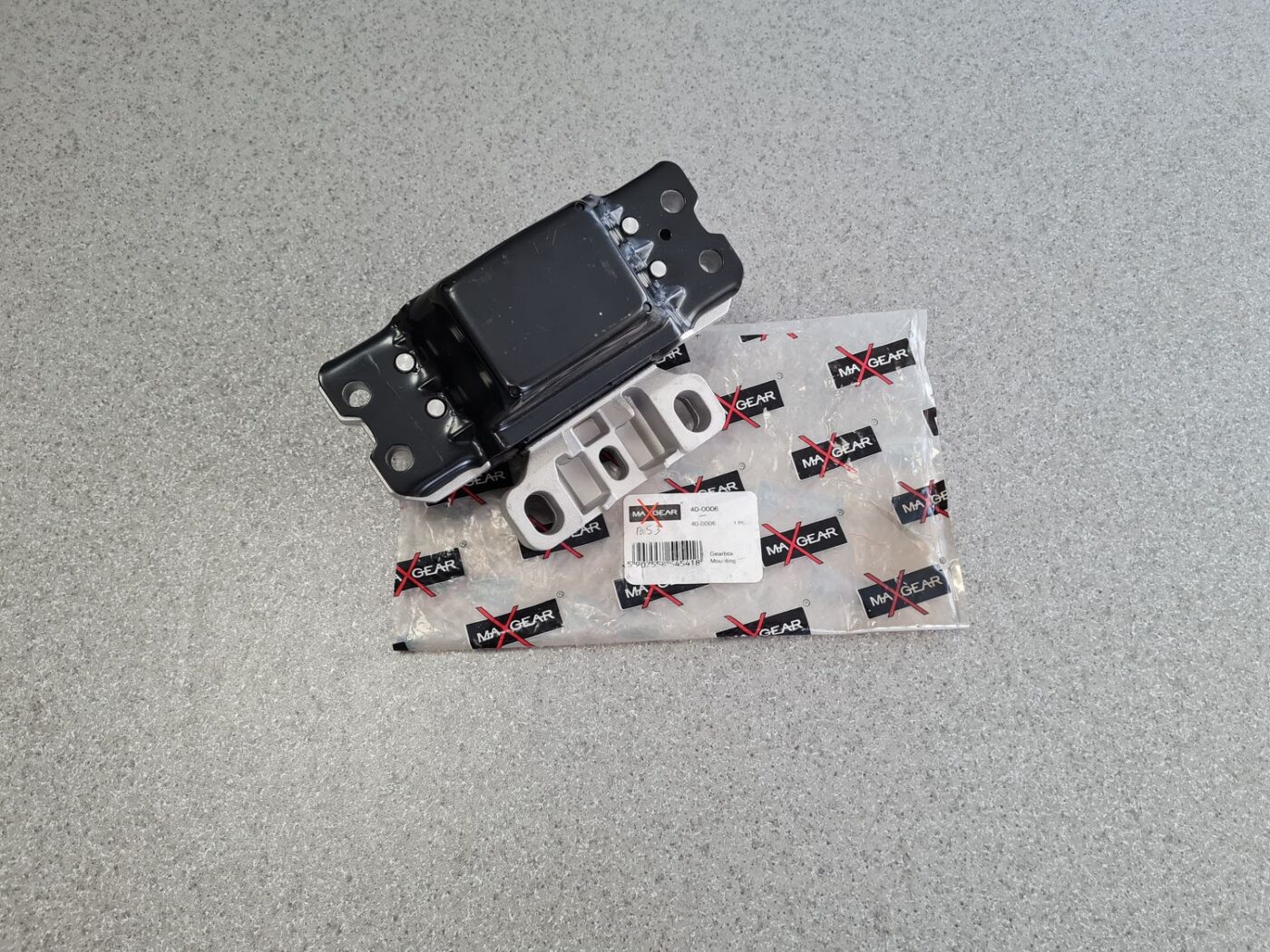 Dzinēja spilvens priekš 1 Dzinēja spilvens priekš