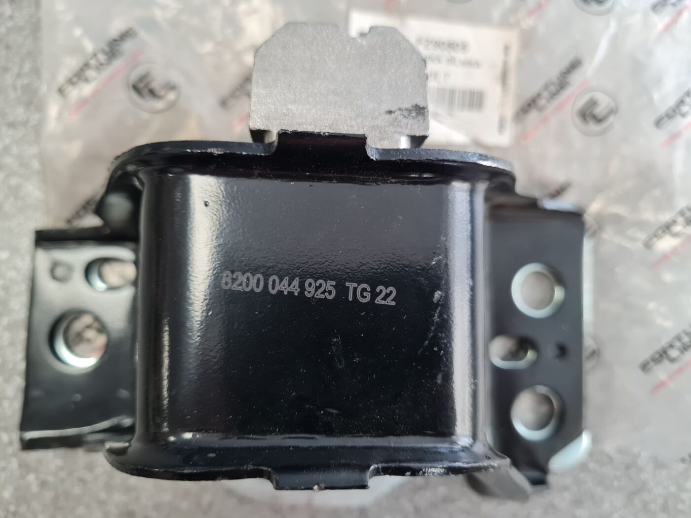 Dzinēja spilvens priekš 3 Dzinēja spilvens priekš