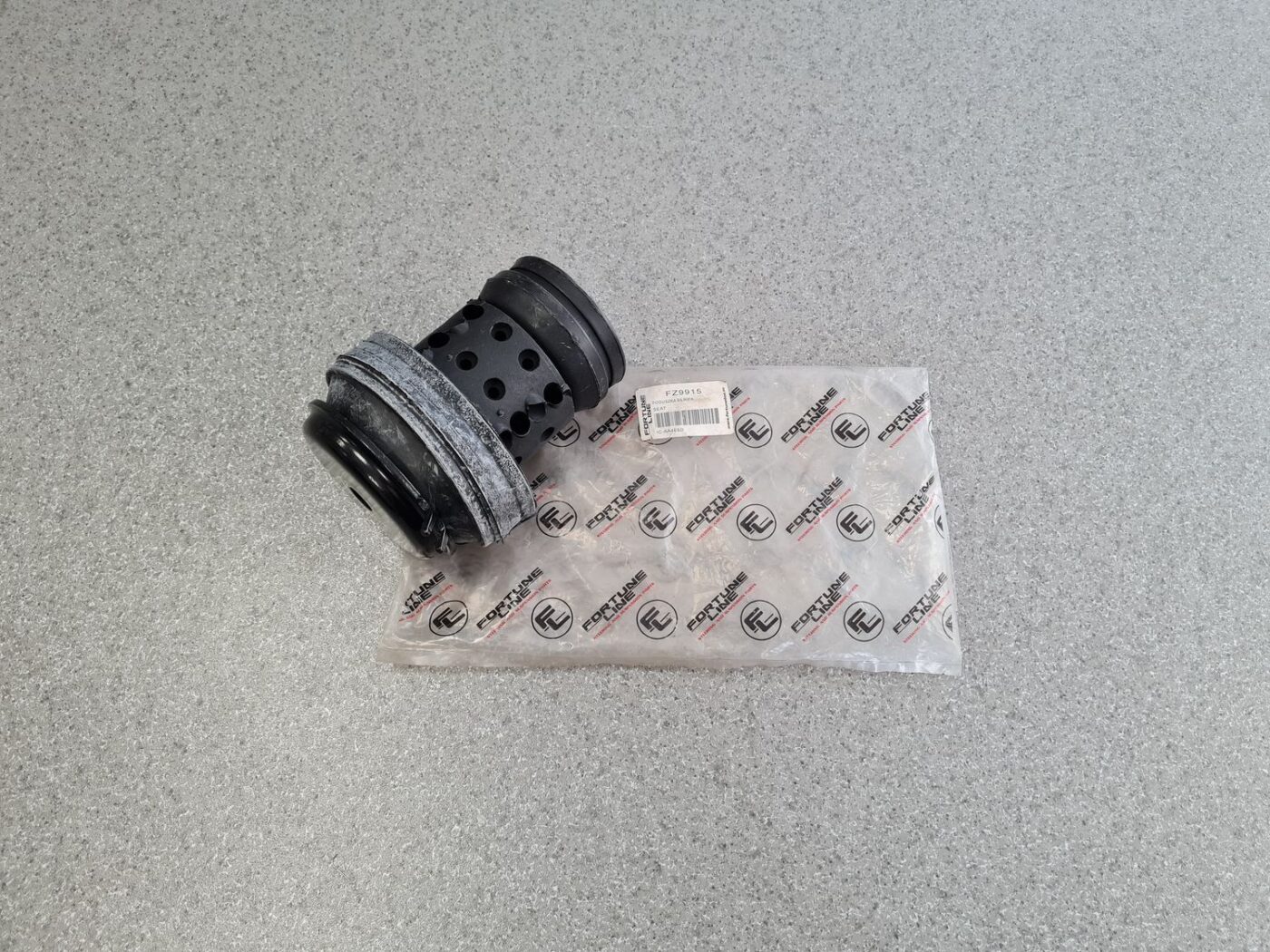 Dzinēja spilvens priekš 1 Dzinēja spilvens priekš