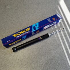 Aizmugurējais amortizators priekš