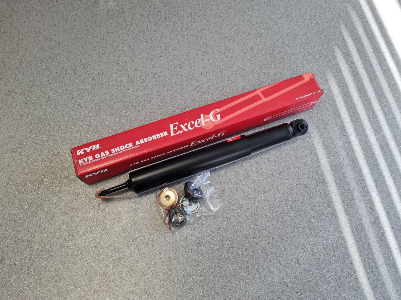 Aizmugurējais amortizators priekš 1 Aizmugurējais amortizators priekš