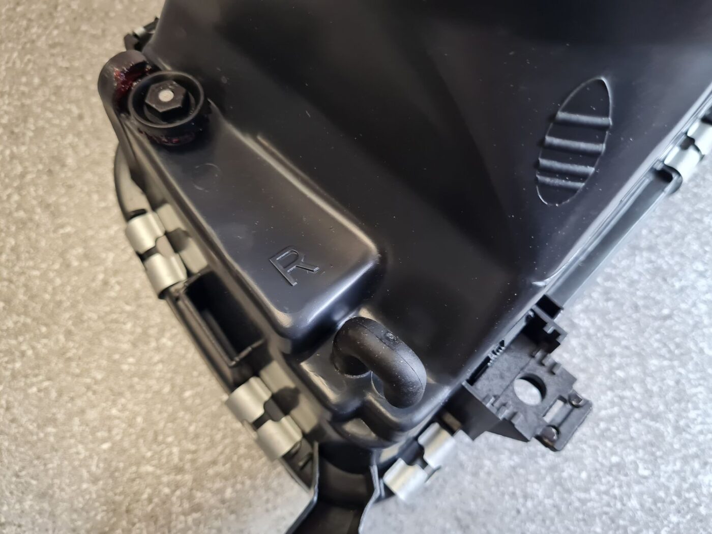 Priekšējais labais lukturis priekš 4 Priekšējais labais lukturis priekš