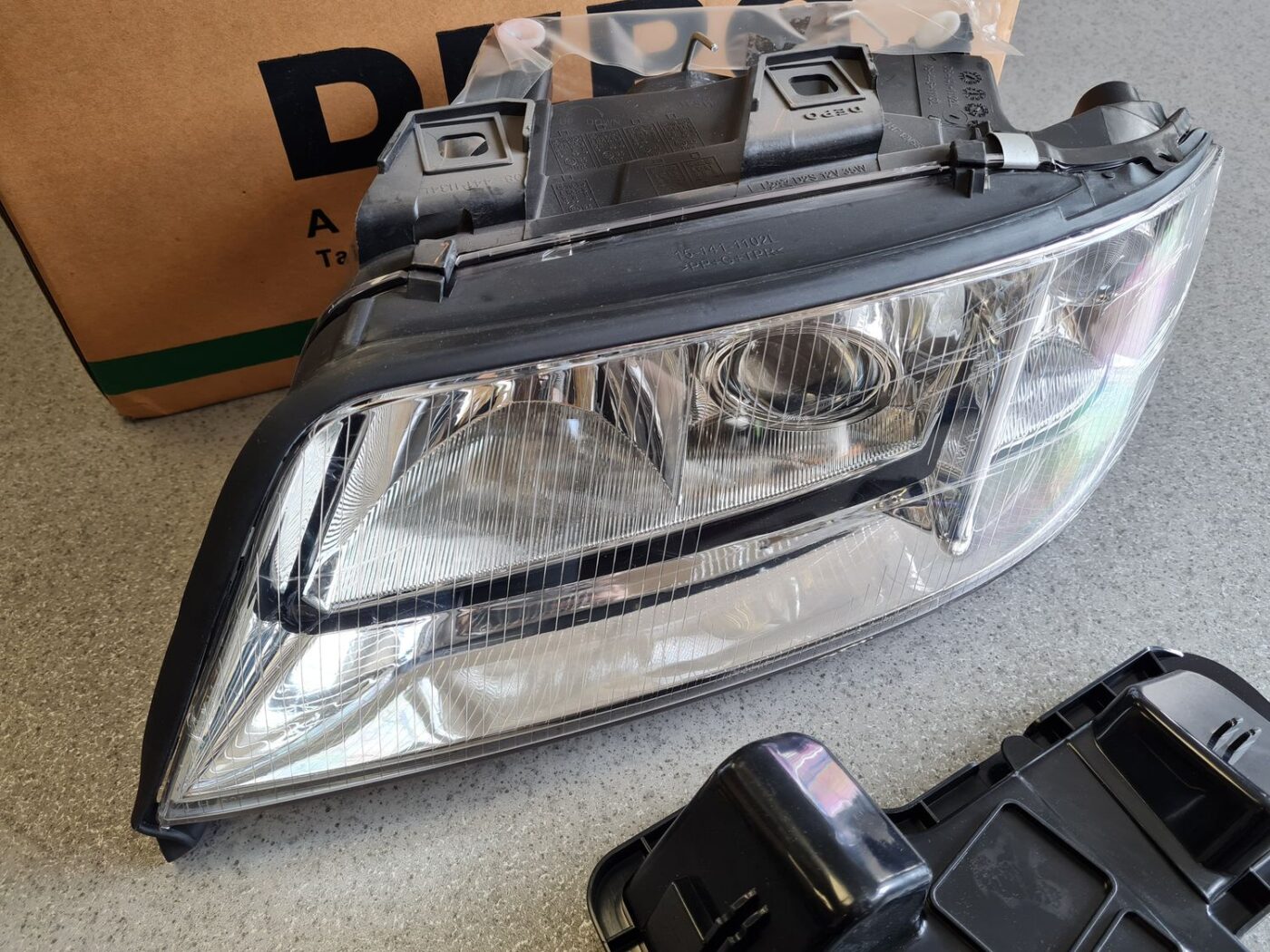 Priekšējais kreisais lukturis priekš 7 Priekšējais kreisais lukturis priekš