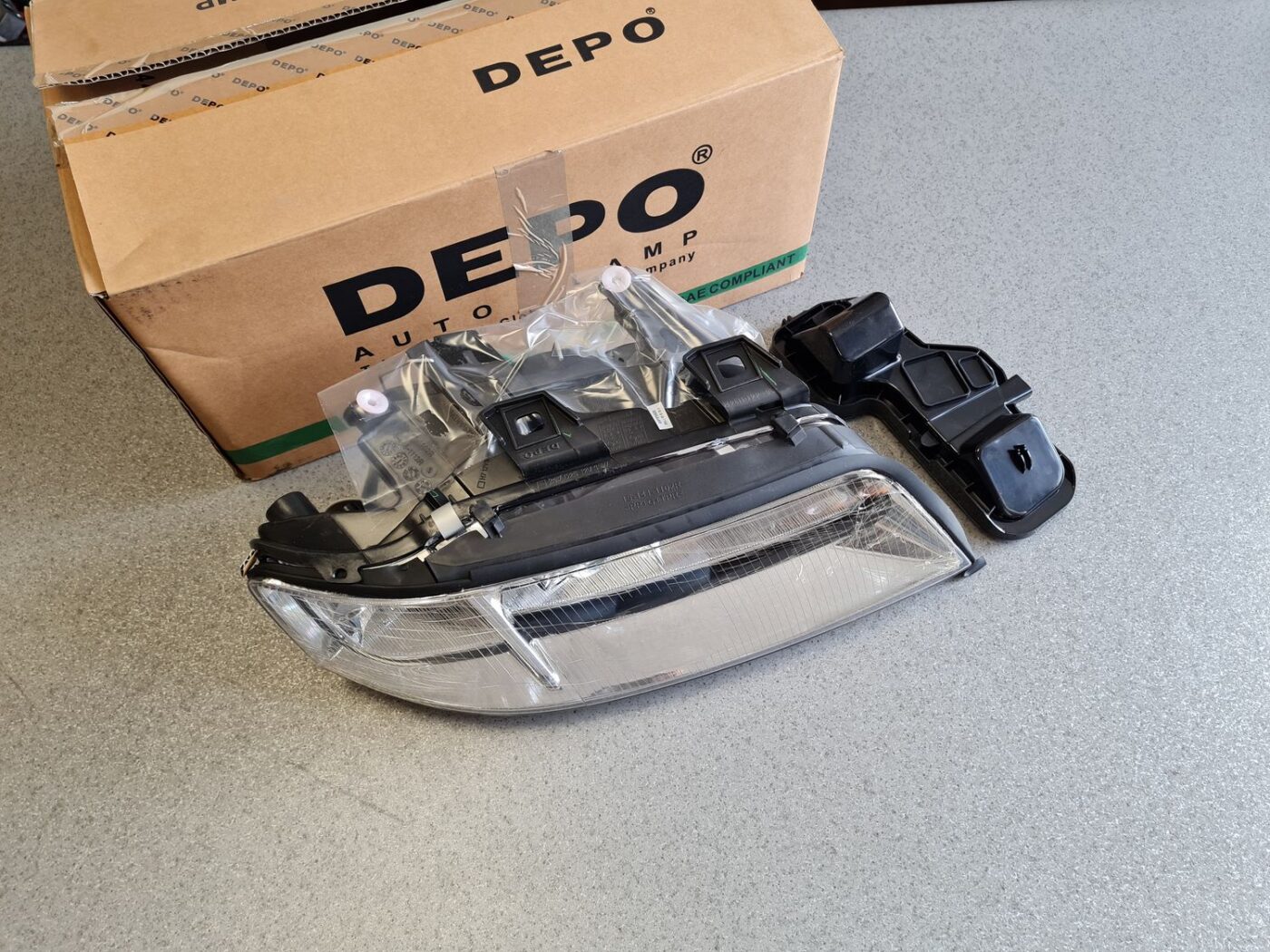 Priekšējais labais lukturis priekš 1 Priekšējais labais lukturis priekš