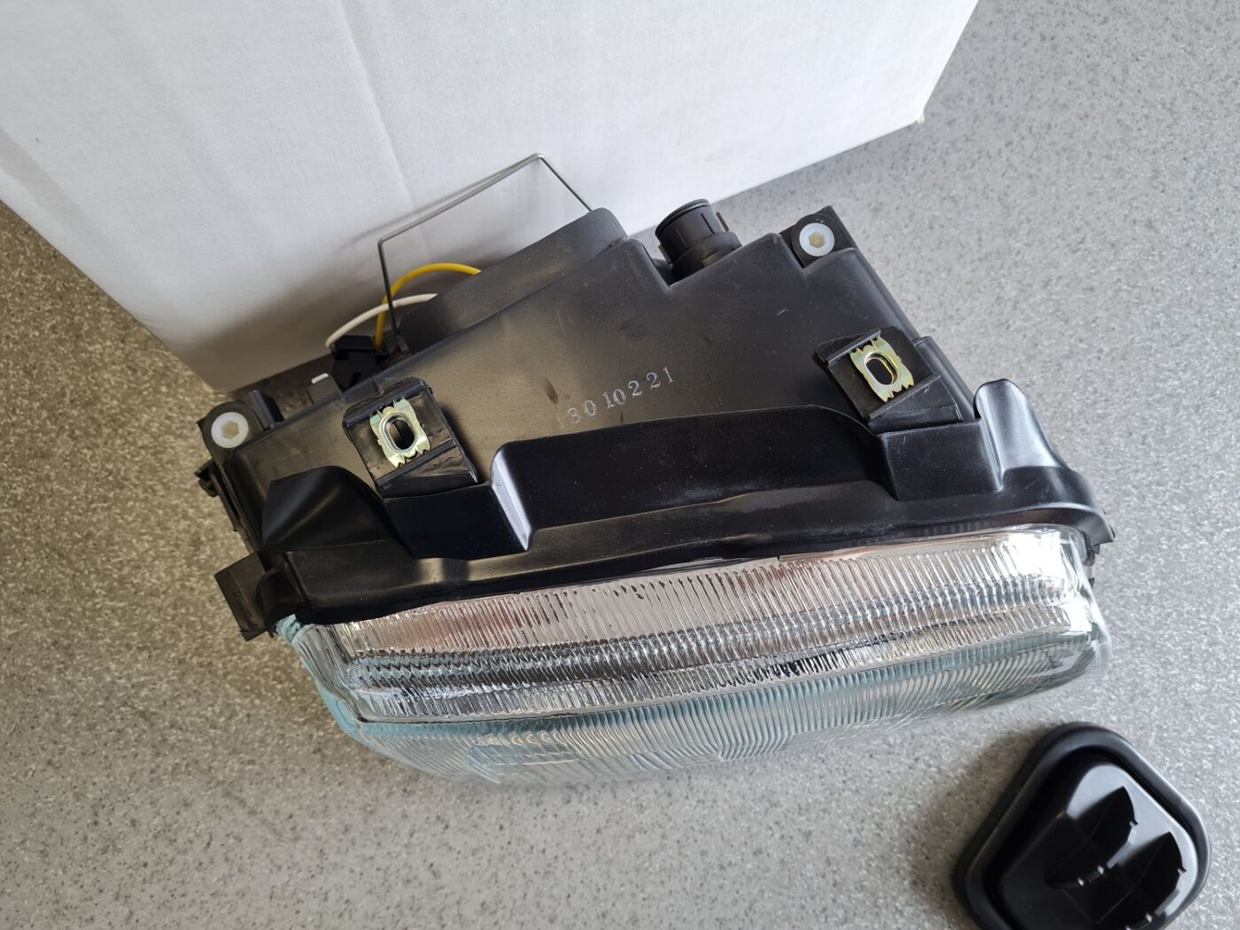 Priekšējais labais lukturis priekš 7 Priekšējais labais lukturis priekš