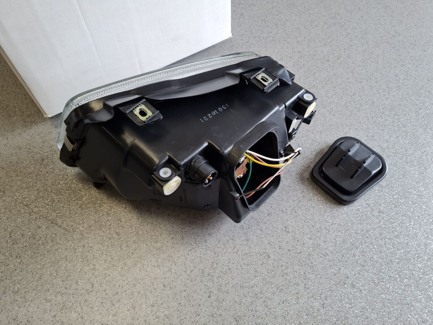 Priekšējais labais lukturis priekš 6 Priekšējais labais lukturis priekš