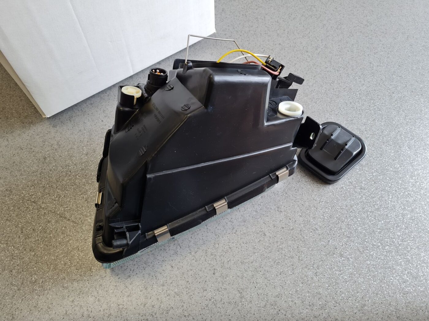 Priekšējais labais lukturis priekš 5 Priekšējais labais lukturis priekš