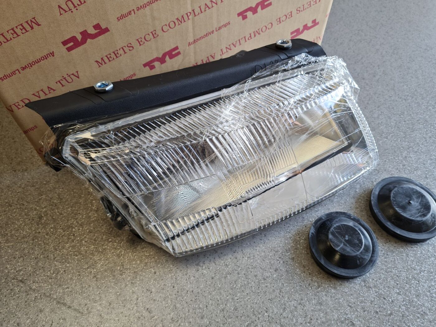 Priekšējais labais lukturis priekš 7 Priekšējais labais lukturis priekš