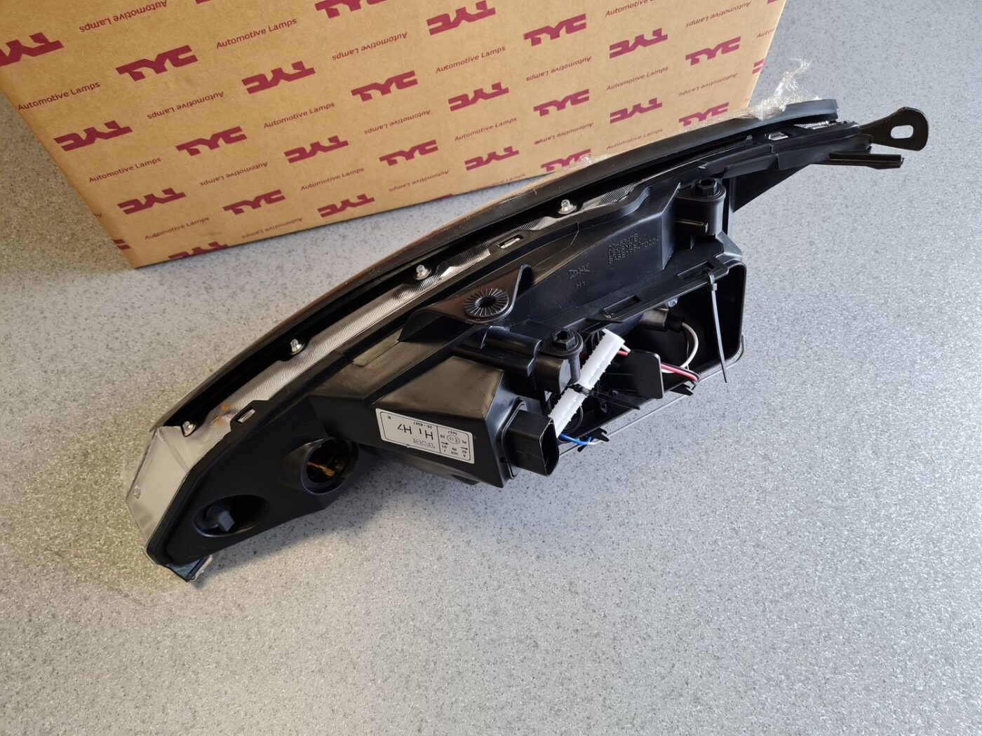 Priekšējais labais lukturis priekš 7 Priekšējais labais lukturis priekš