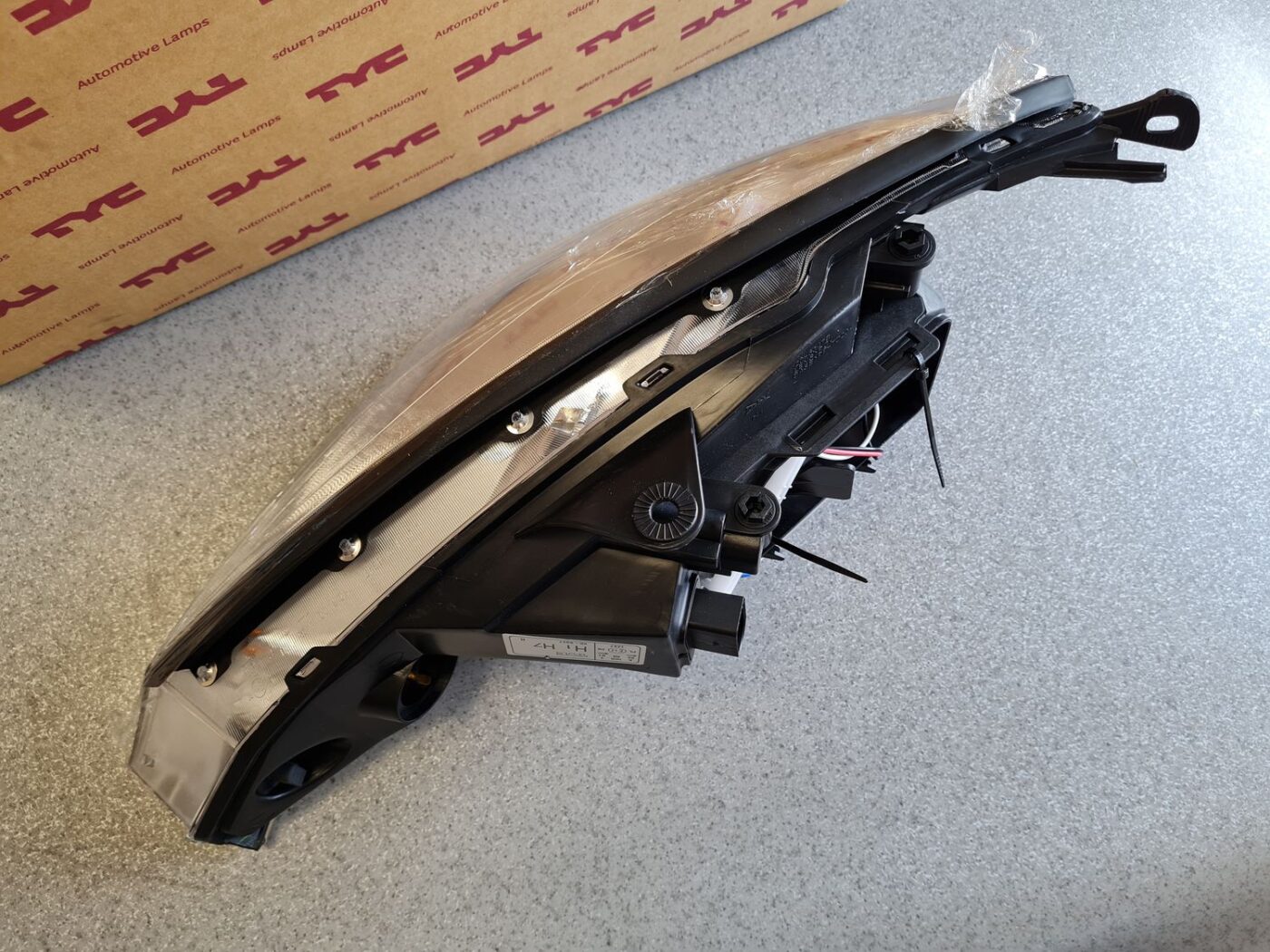 Priekšējais labais lukturis priekš 6 Priekšējais labais lukturis priekš