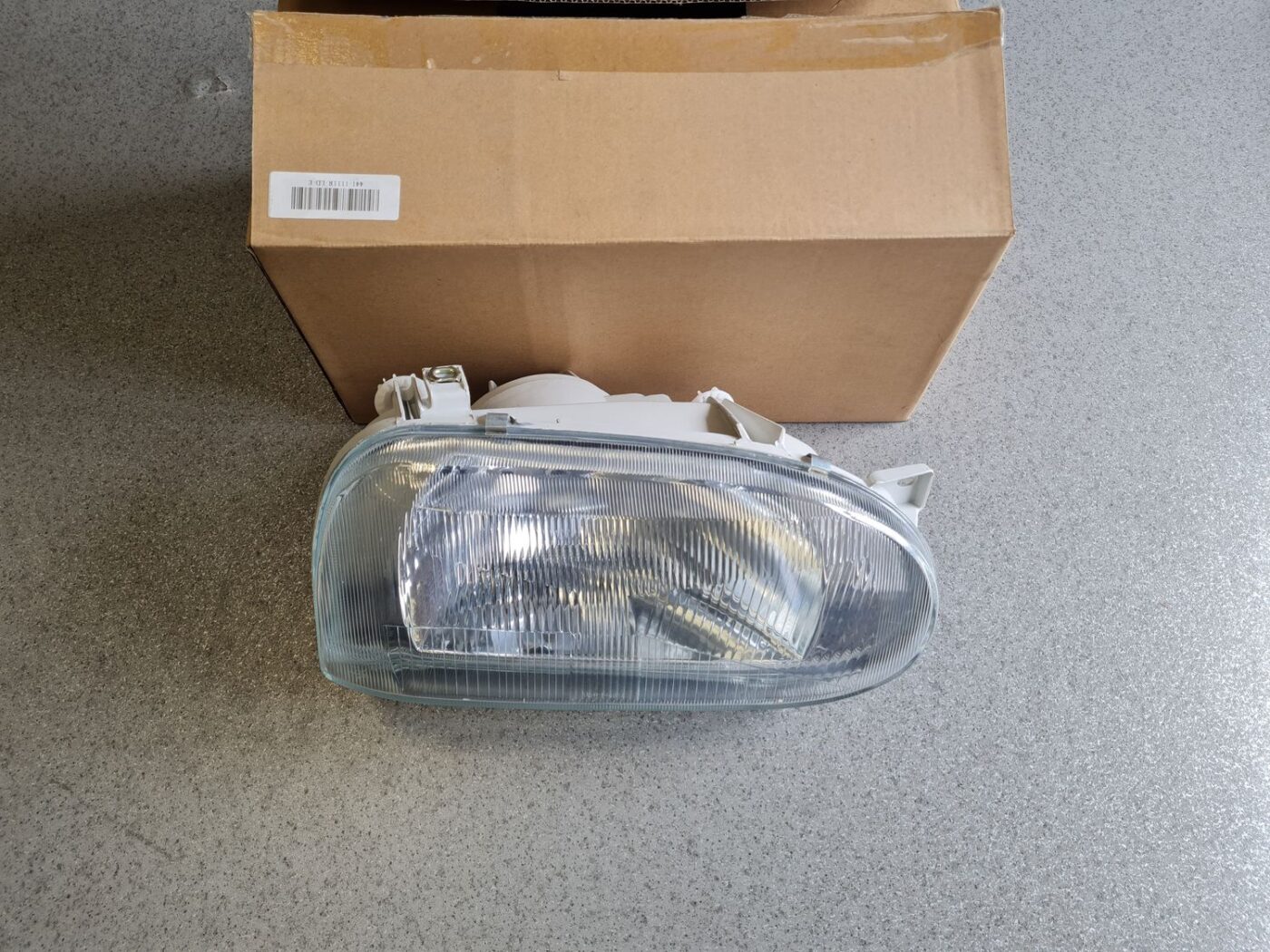 Priekšējais labais lukturis priekš 1 Priekšējais labais lukturis priekš