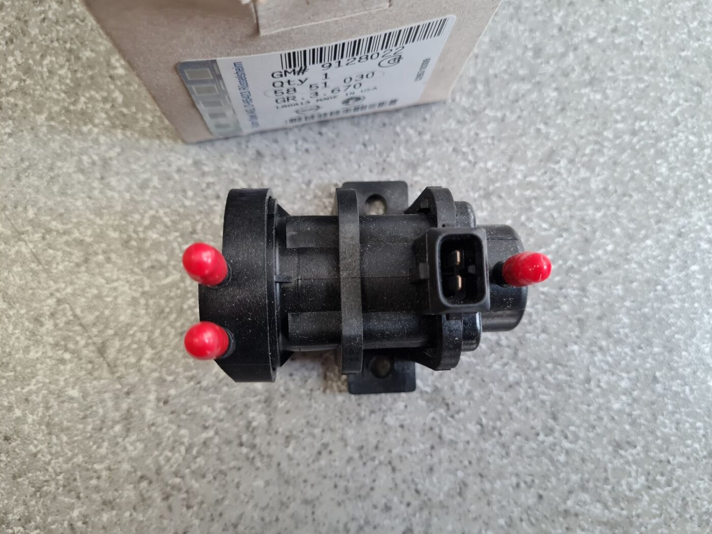 Izplūdes solenoīda vārsts priekš 2 Izplūdes solenoīda vārsts priekš