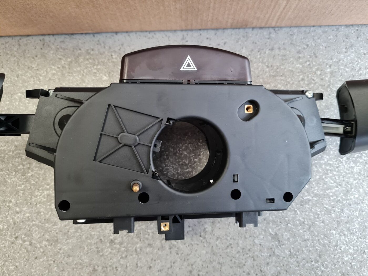 Stūres statnes slēdzis priekš 7 Stūres statnes slēdzis priekš