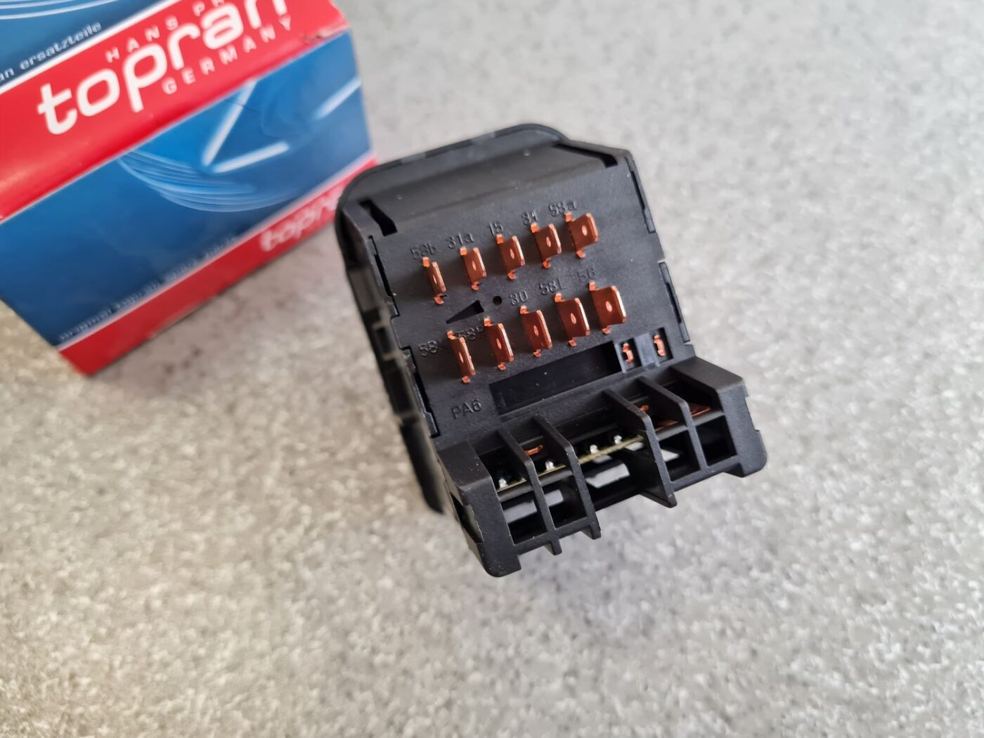 Gaismas slēdzis priekš 4 Gaismas slēdzis priekš