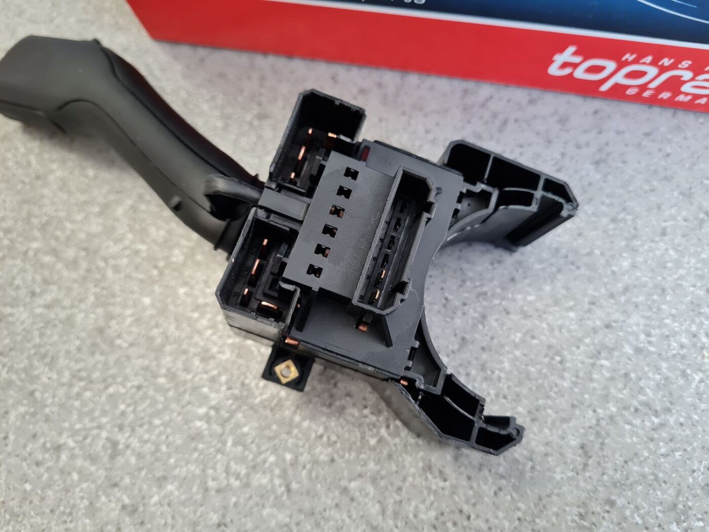 Stikla tīrītāja slēdzis priekš 4 Stikla tīrītāja slēdzis priekš