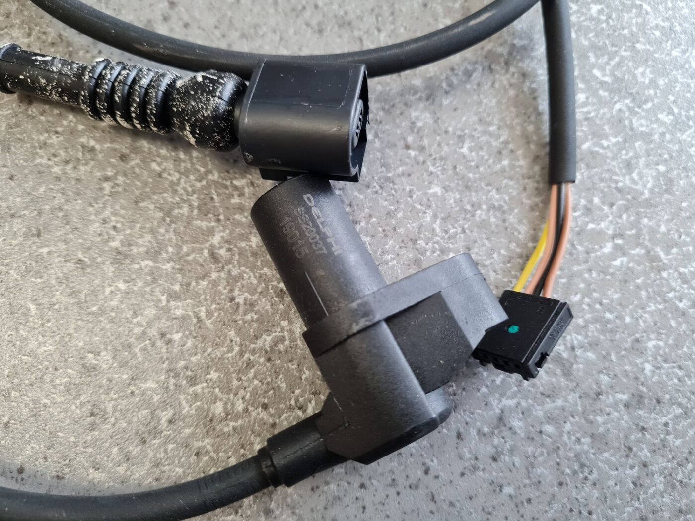 ABS devējs priekš 2 ABS devējs priekš