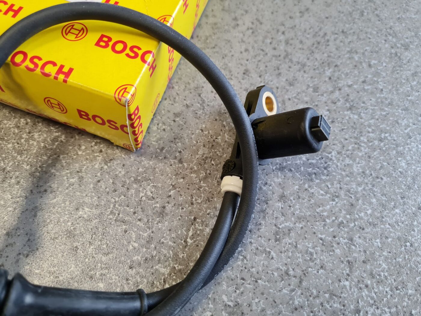 ABS devējs priekš 2 ABS devējs priekš