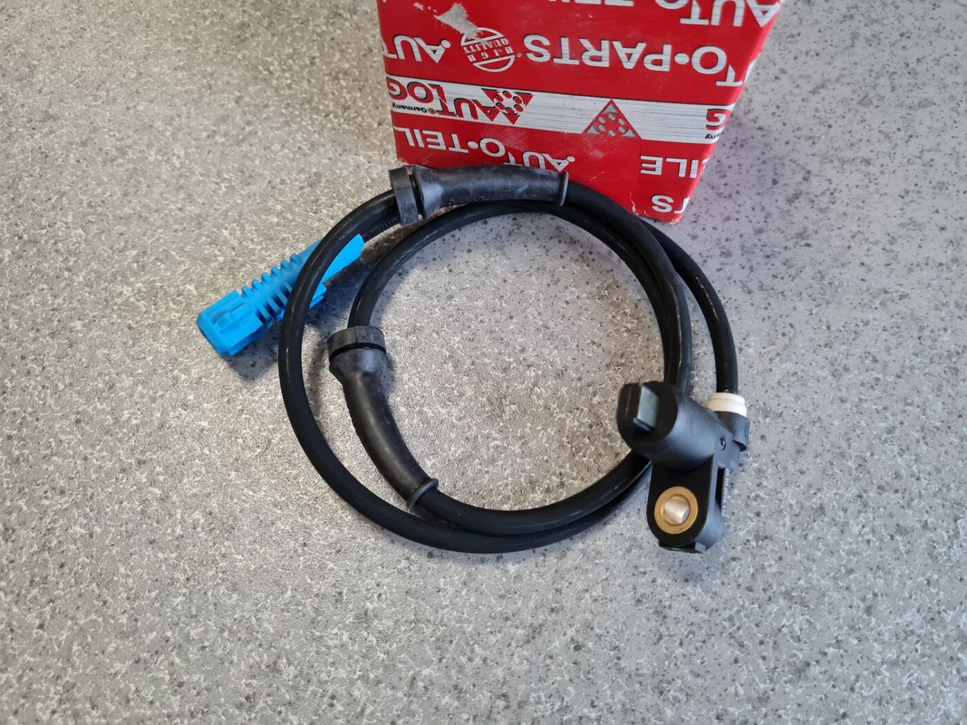 ABS devējs priekš 2 ABS devējs priekš