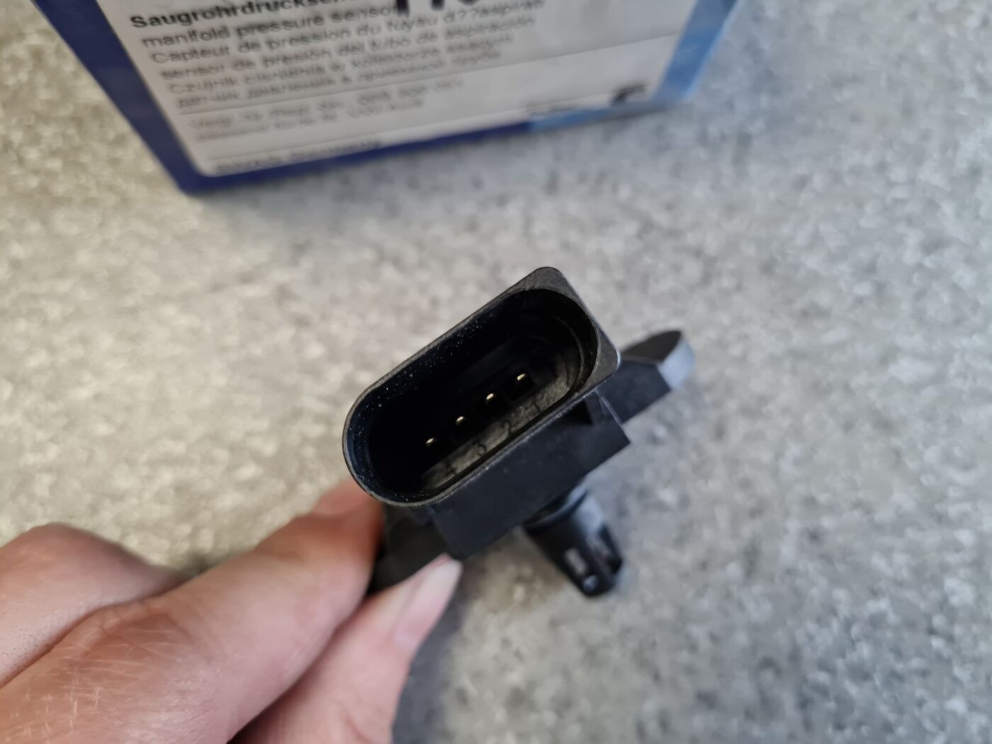 Ieplūdes kolektora spiediena devējs priekš 2 Ieplūdes kolektora spiediena devējs priekš