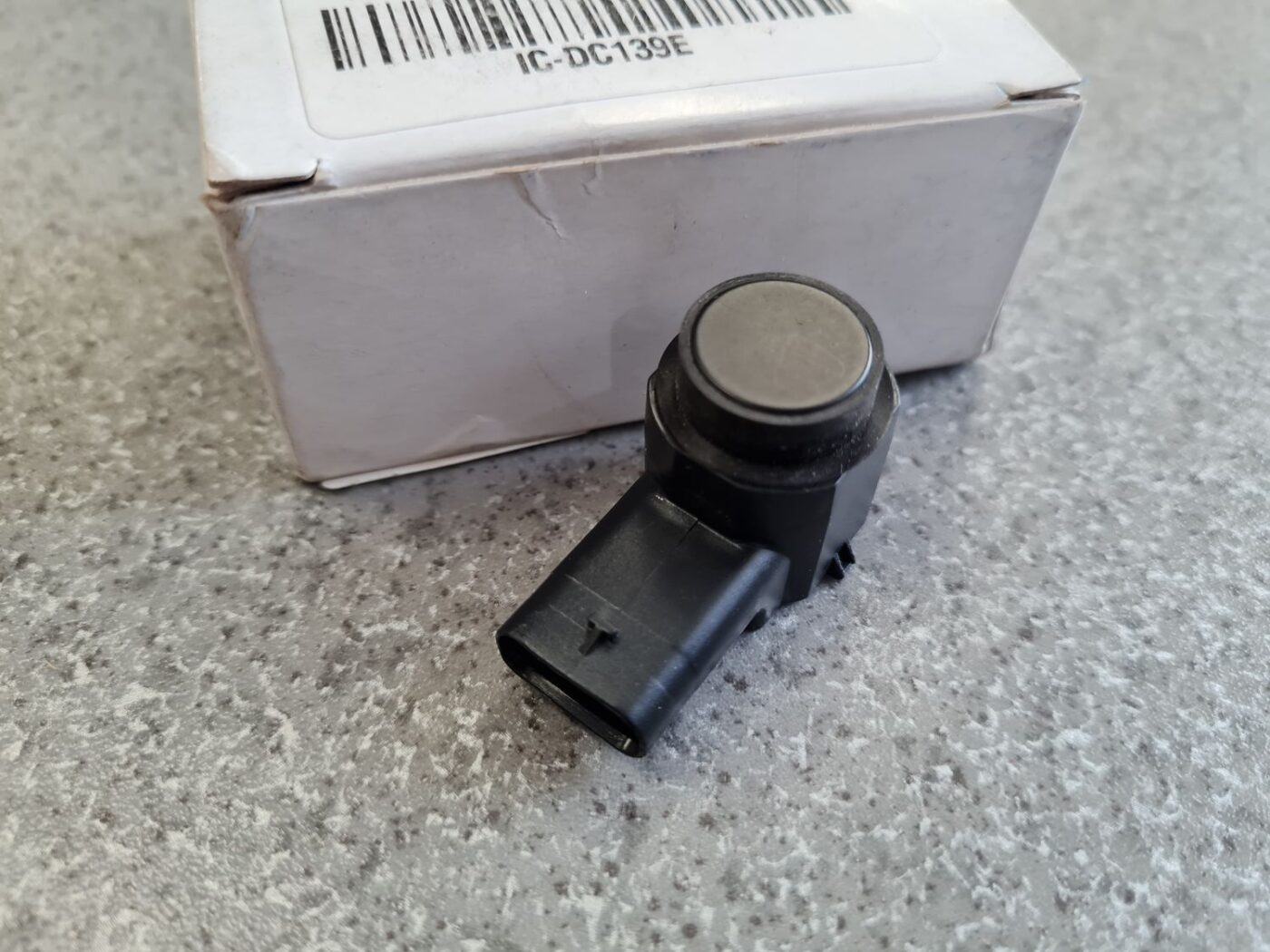 Parkošanās devējs priekš 2 Parkošanās devējs priekš