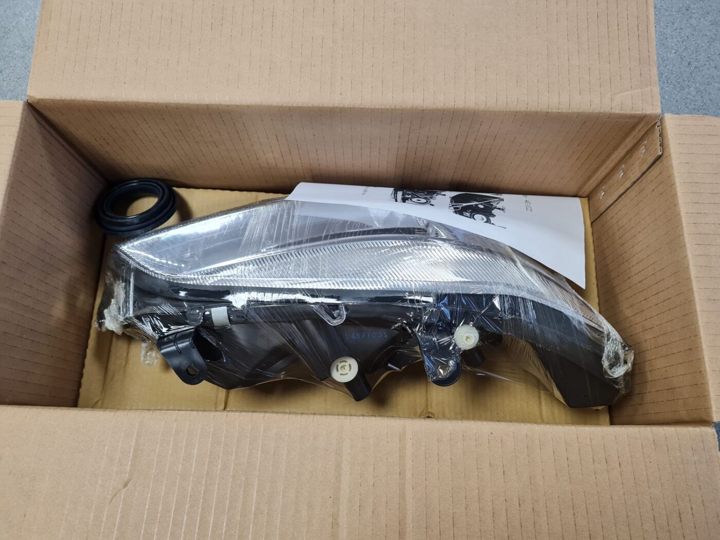 Priekšējais labais lukturis priekš 2 Priekšējais labais lukturis priekš