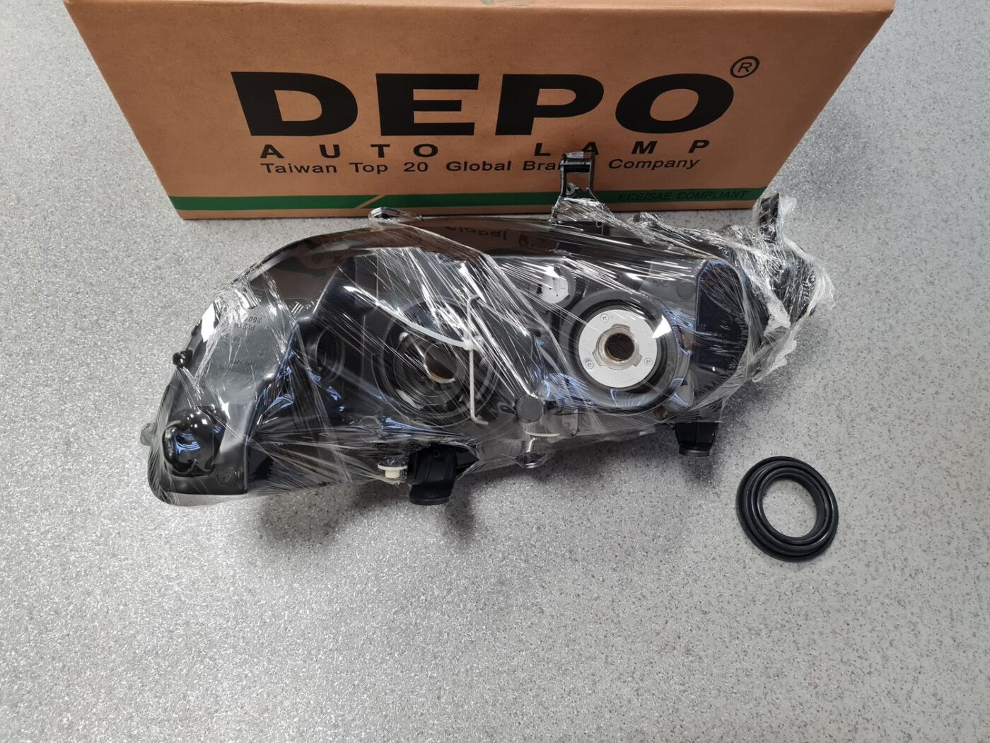 Priekšējais labais lukturis priekš 5 Priekšējais labais lukturis priekš