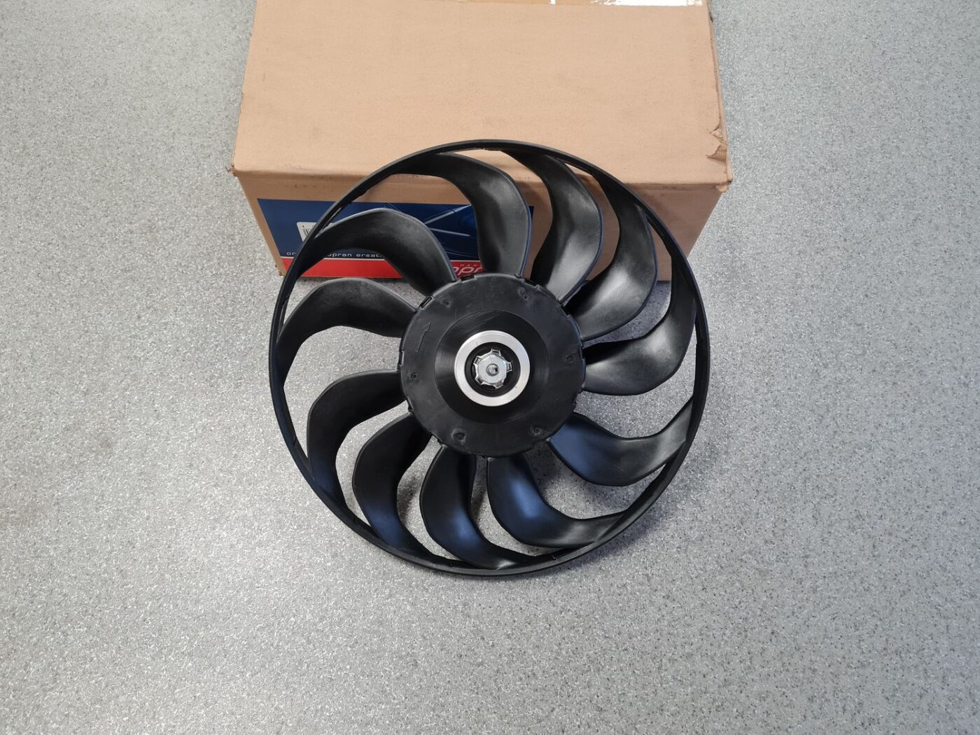 Dzesēšanas radiatora ventilators priekš 1 Dzesēšanas radiatora ventilators priekš