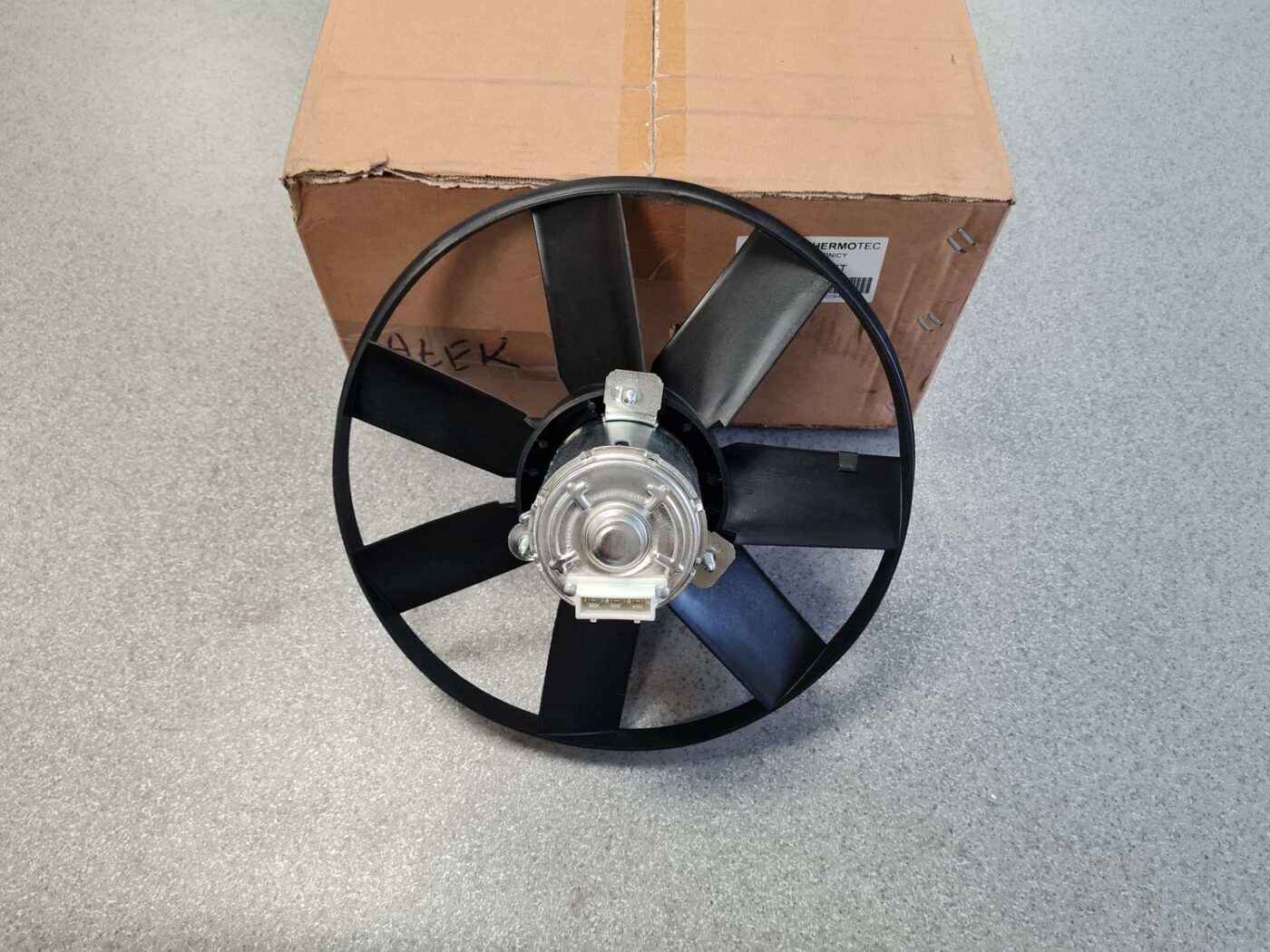 Dzesēšanas radiatora ventilators priekš 2 Dzesēšanas radiatora ventilators priekš