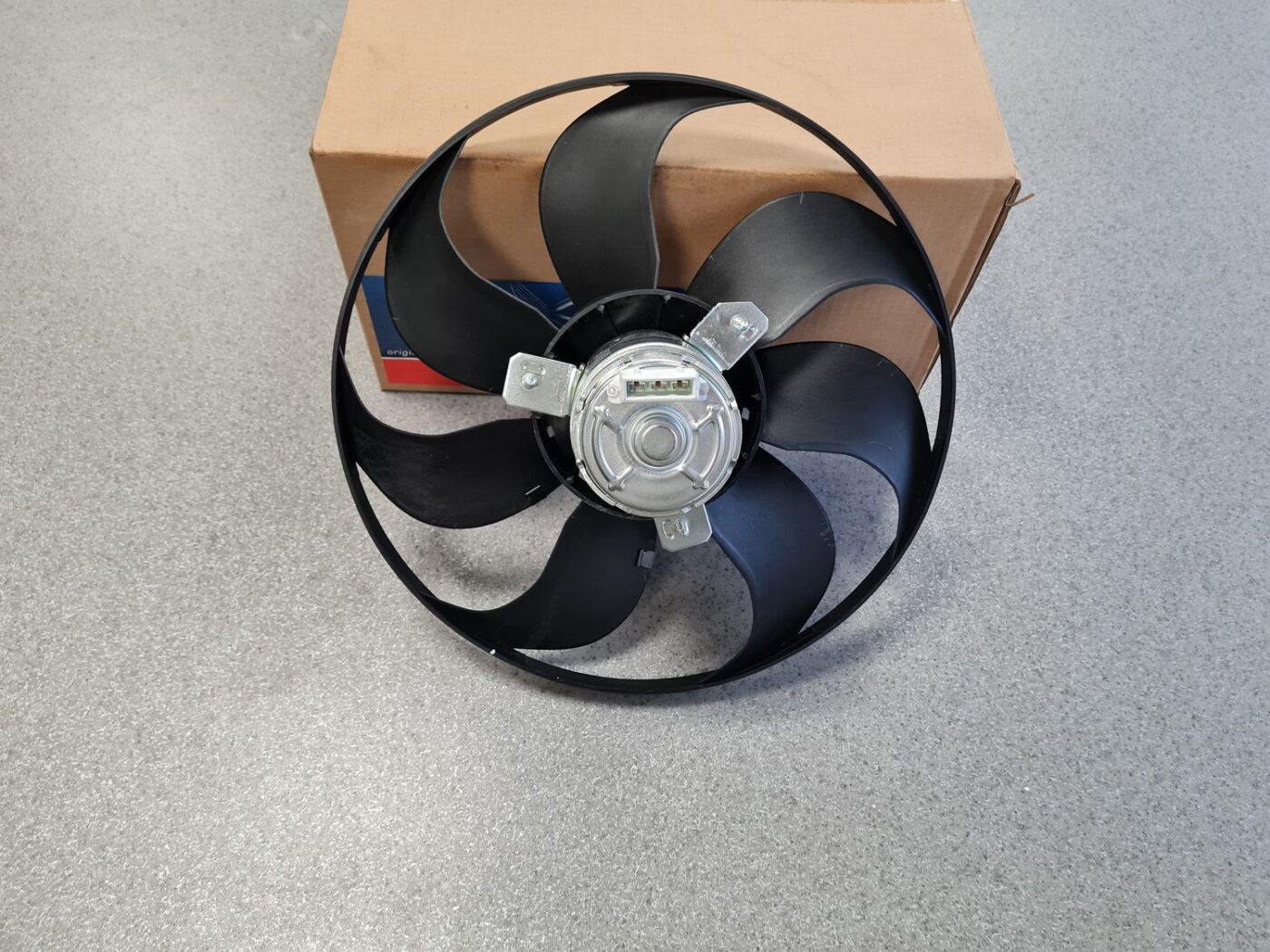 Dzesēšanas radiatora ventilators priekš 2 Dzesēšanas radiatora ventilators priekš