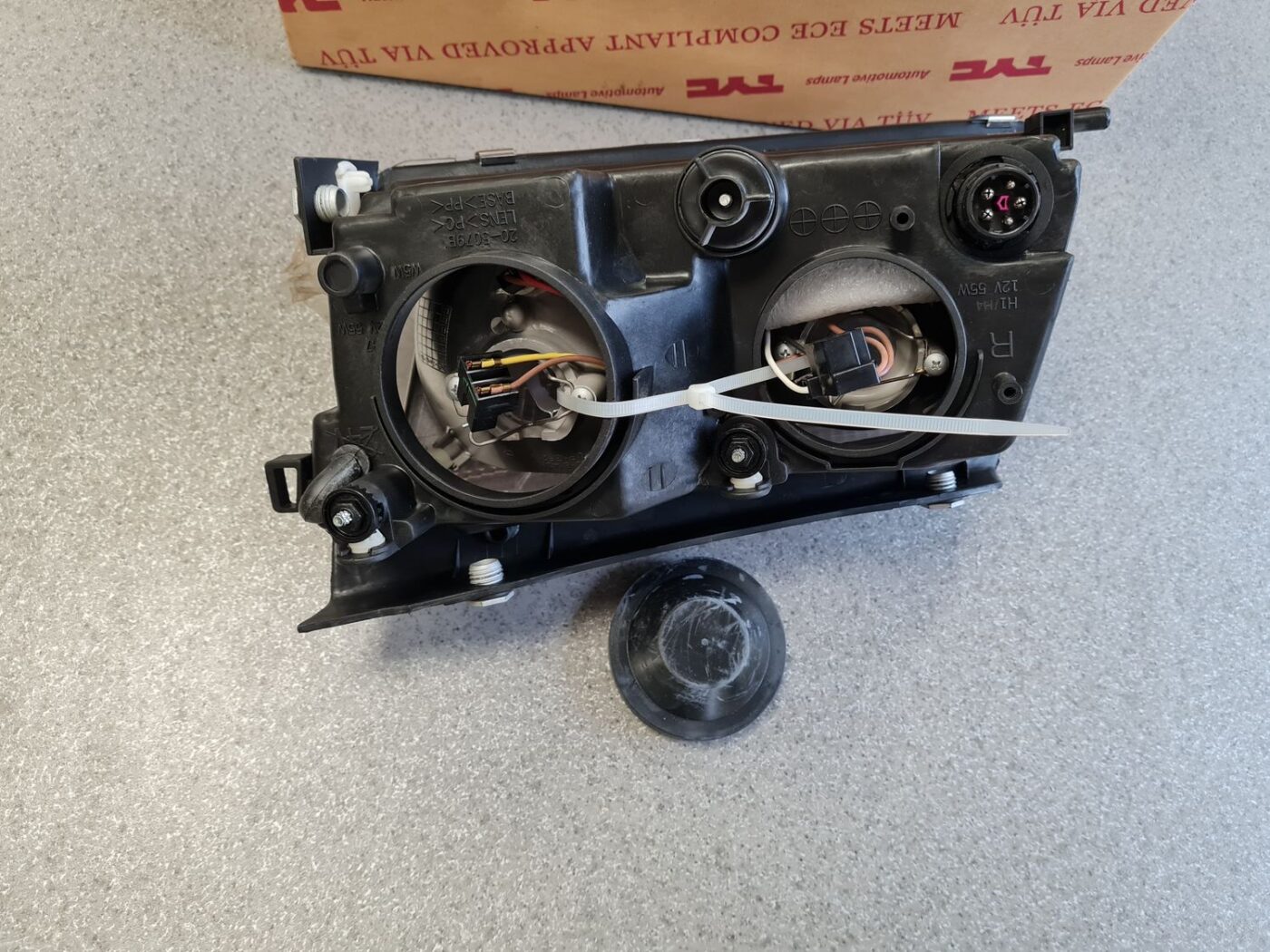 Priekšējais labais lukturis priekš 5 Priekšējais labais lukturis priekš