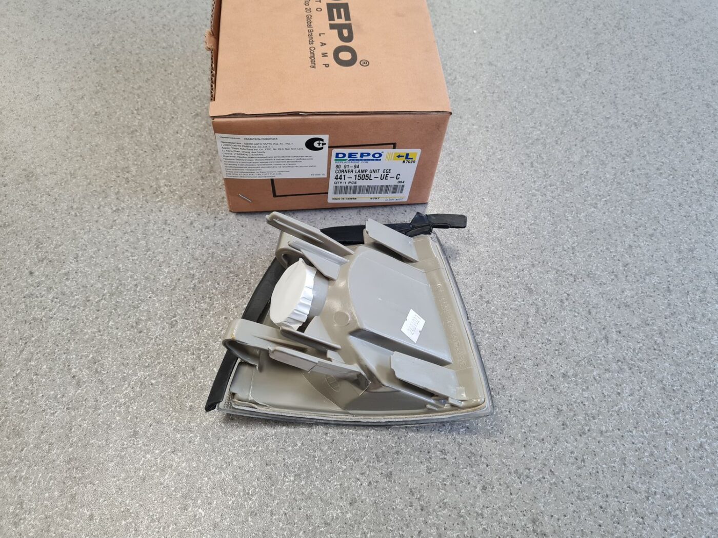 Pagrieziena signala lukturis priekš 2 Pagrieziena signala lukturis priekš